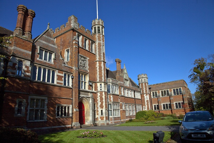 picture of King Henry VIII School 